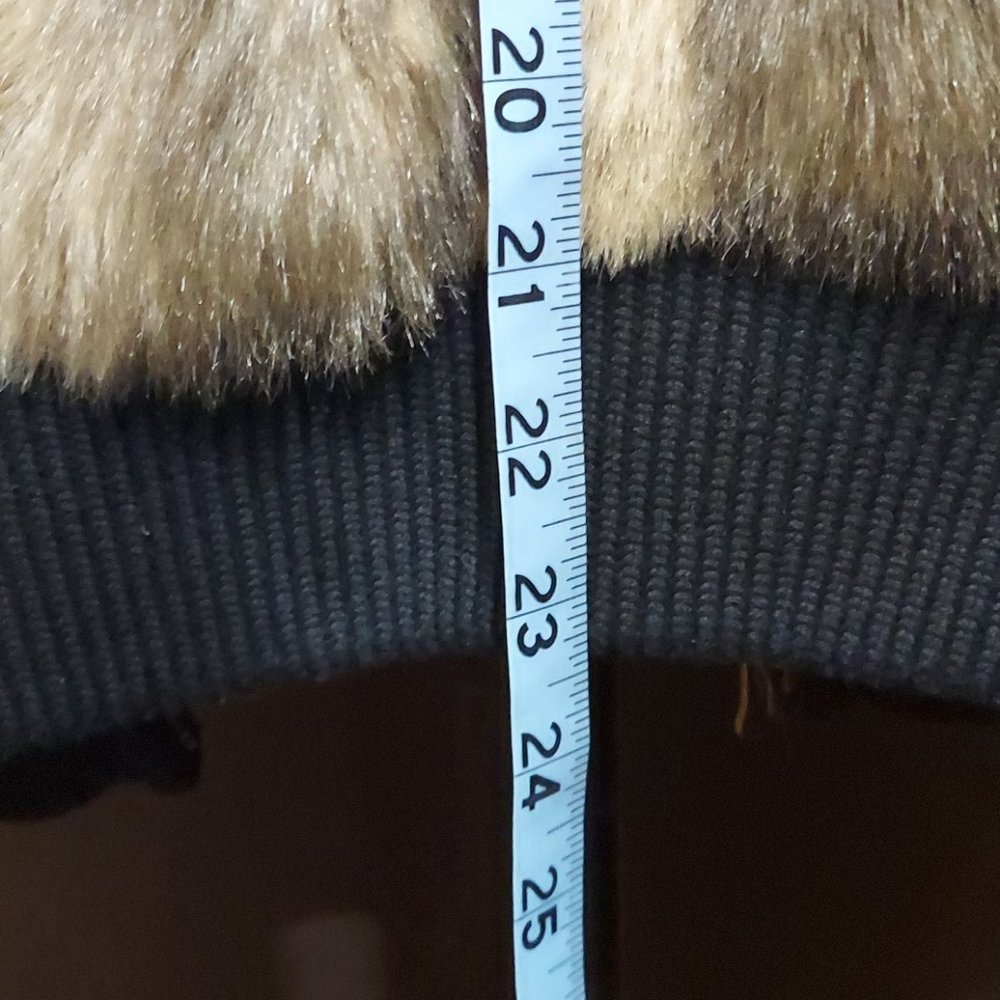 Fur Vest Sweater - Picture 5 of 6